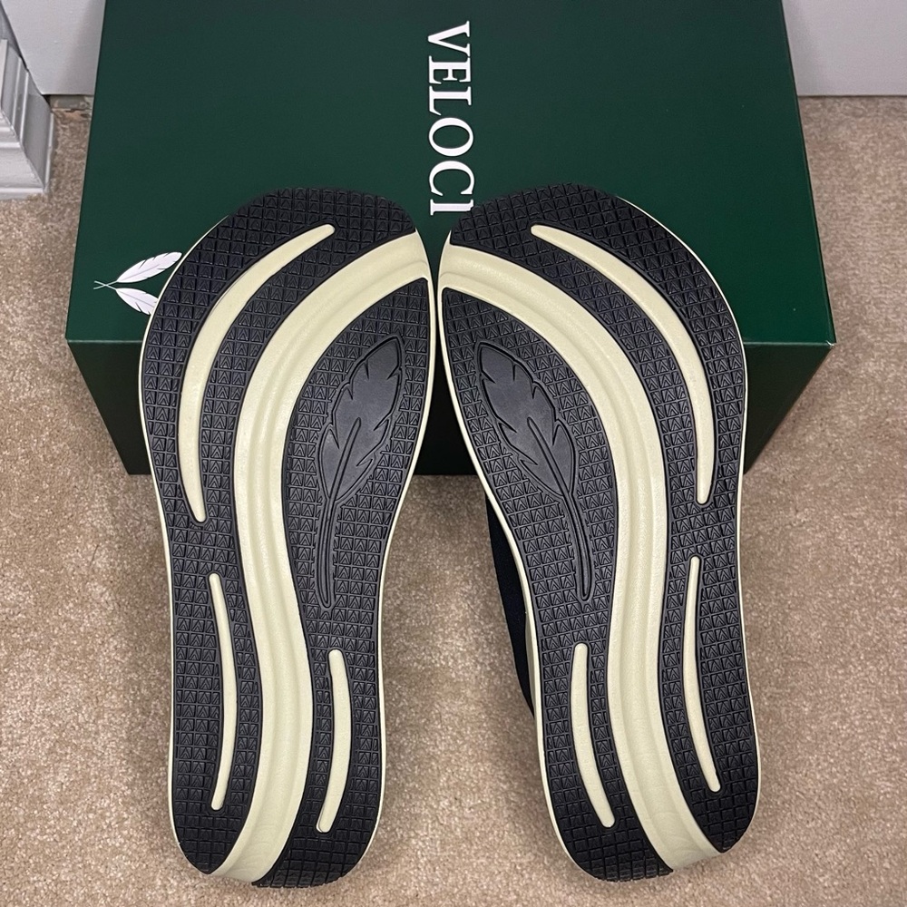 Veloci Ascent Running Sneakers - Picture 4 of 6